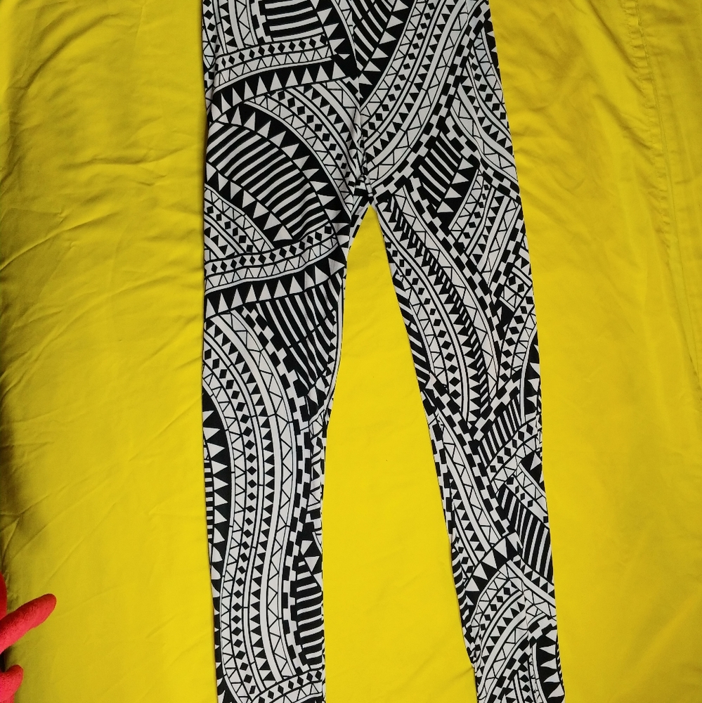 B&W Leggings